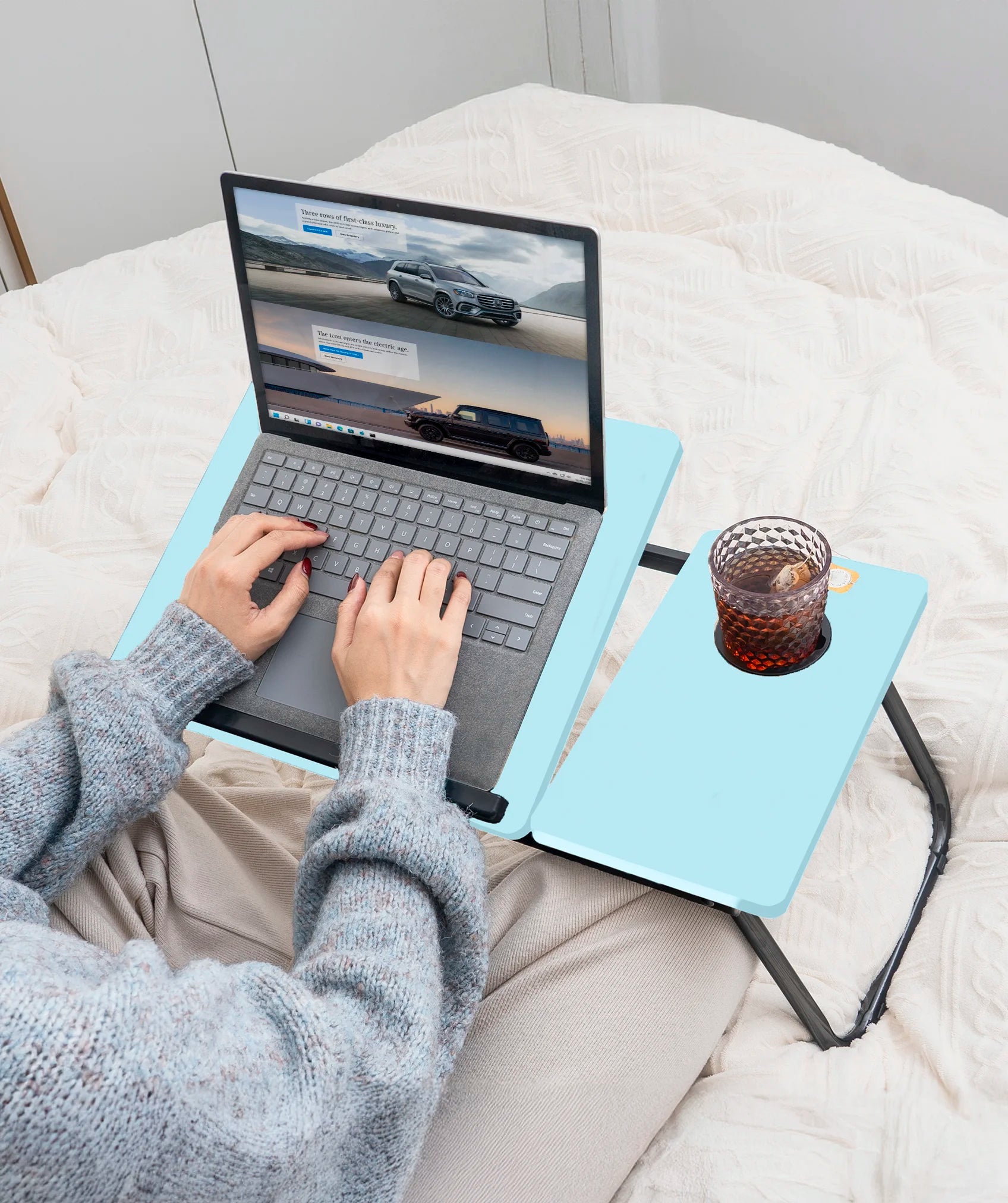 Tavolo pieghevole portatile in legno e metallo: ideale per lavorare e rilassarsi